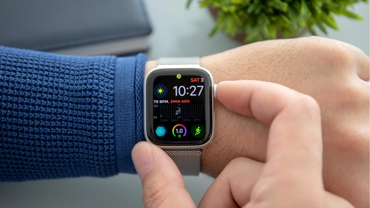 Avec l'Apple Watch Series 12 : le grand retour d’un matériau iconique ?