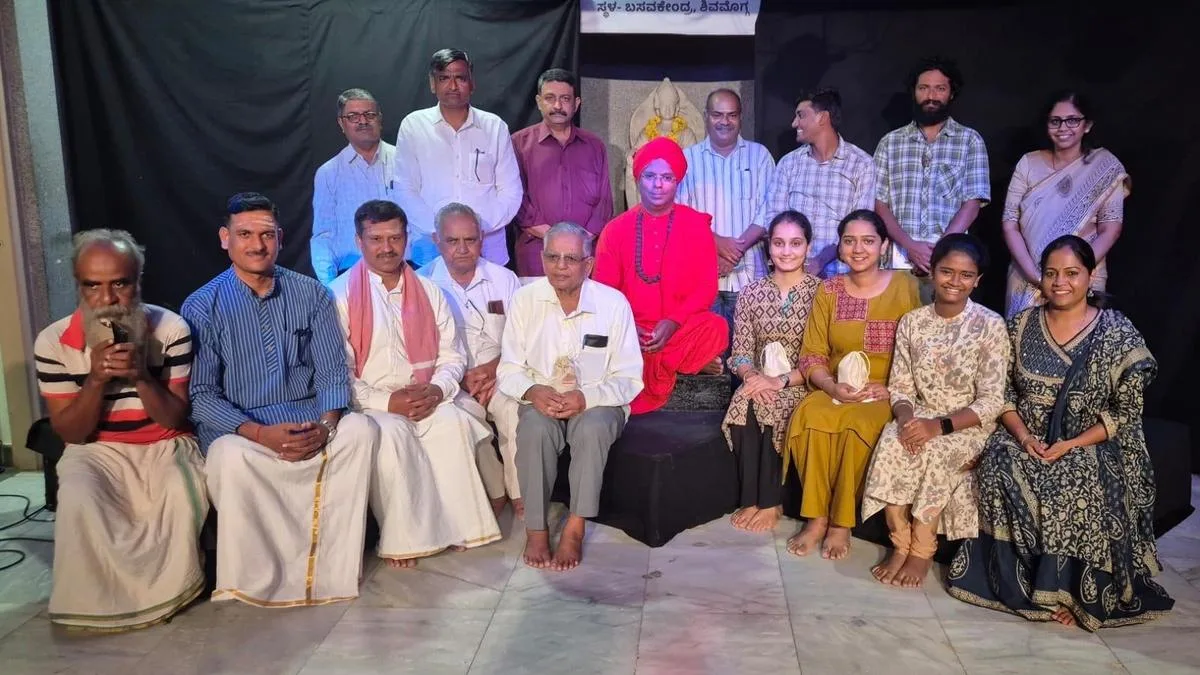 Theatrical rendition of Prabhushankar’s Beragu receives good response in Shivamogga