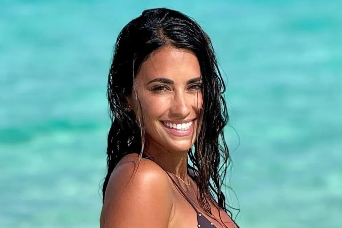 Antonela Roccuzzo mostró la intimidad de su paseo en yate: delfines, atardecer de ensueño y posiciones de yoga