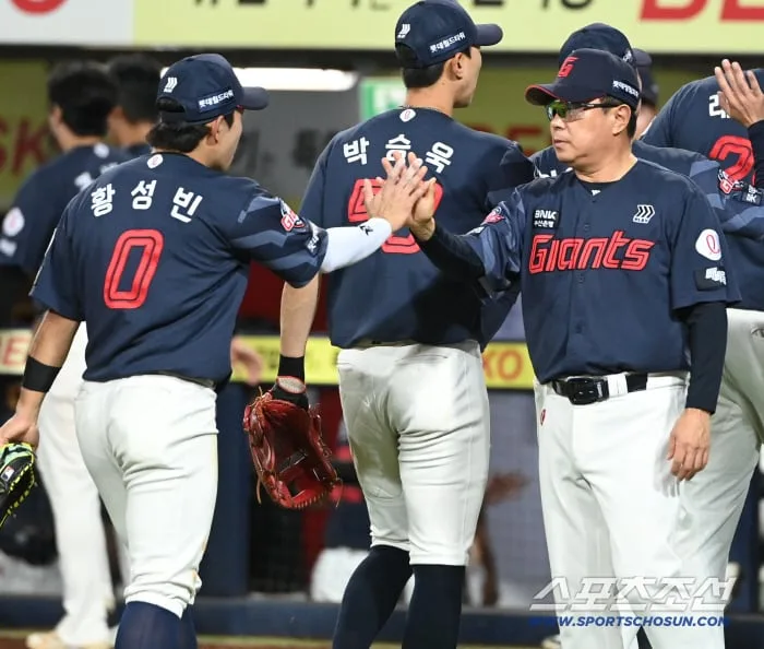 "비슬리 덕, 한동희 결정적, 박정민 이이무라도…" 천신만고 6연패 탈출, 칭찬할 선수가 너무 많다