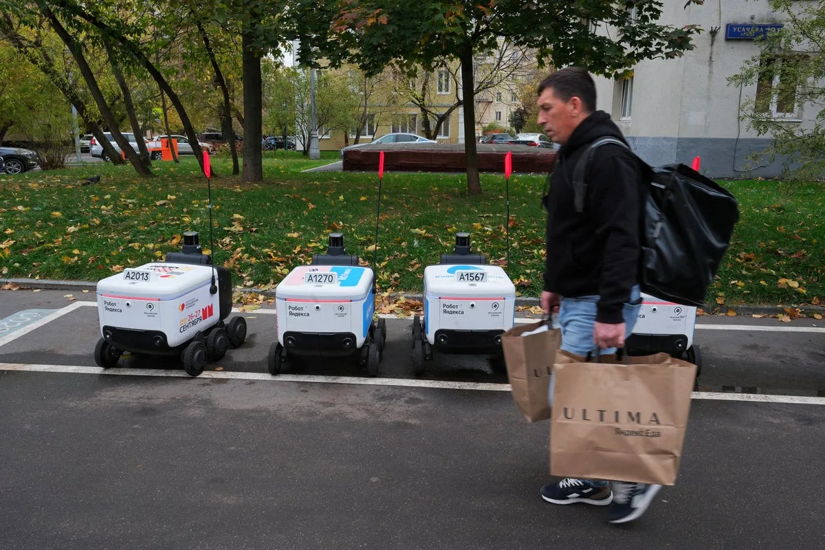 Broken dating apps and delayed takeaways: How Ukrainian strikes on data centres are upending daily life in Russia