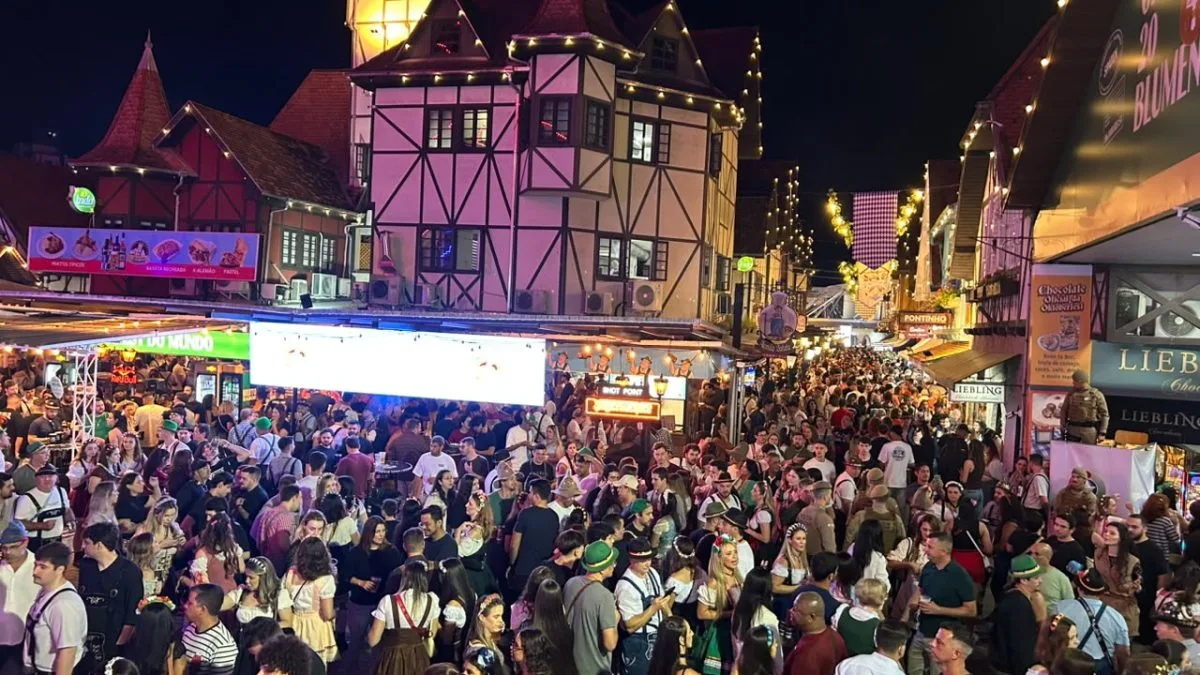 Oktoberfest Blumenau bate recorde de público, atrai 57 mil pessoas a mais na primeira semana e domingo tem alta de 105%