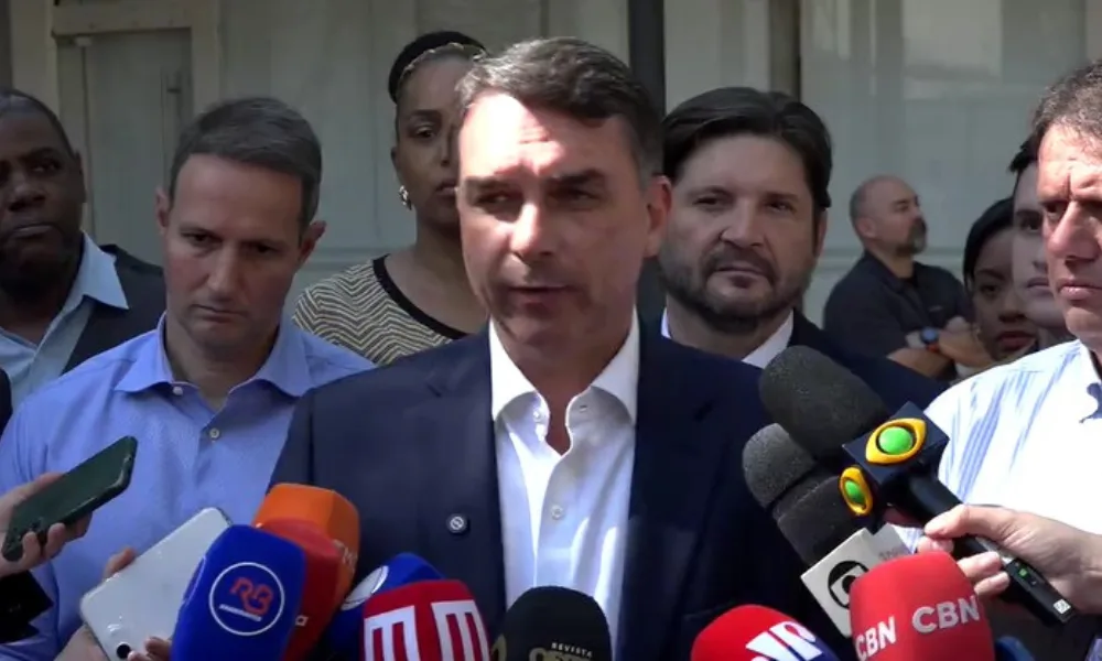 Plano de governo de Flávio prevê mudanças no STF e quarentena para ministros