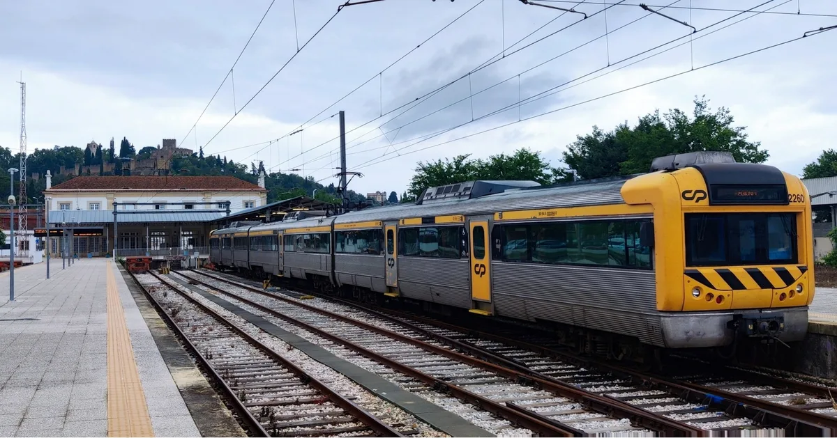 Retomada circulação na Linha de Cascais em Paço de Arcos