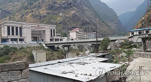 中티베트 산사태 3명 사망·실종 558명으로 늘어…외국인 260명
