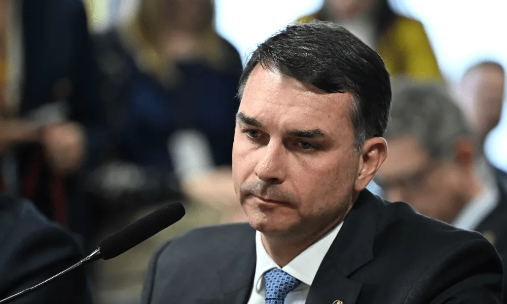 Flávio lamenta morte de Rick e posta vídeo do cantor tocando para Bolsonaro