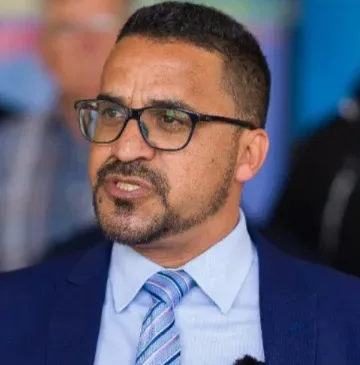 Simmers defends remarks about coloured voters amid clash with McKenzie