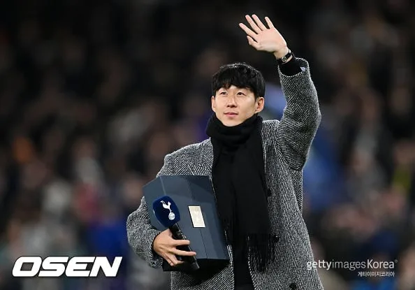 영국 언론의 충격적인 일갈 "손흥민의 퇴장과 함께 한국인 EPL 시대 끝났다...당분간 볼 수 없을 것"