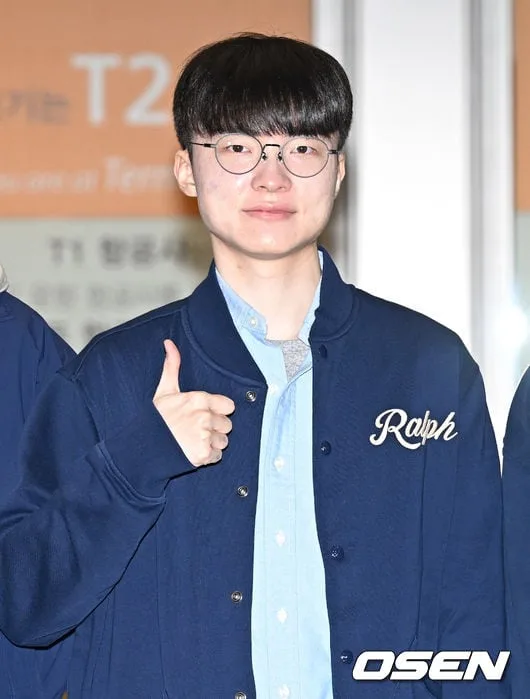 [사진]T1 페이커 '롤드컵 우승하고 올게요'