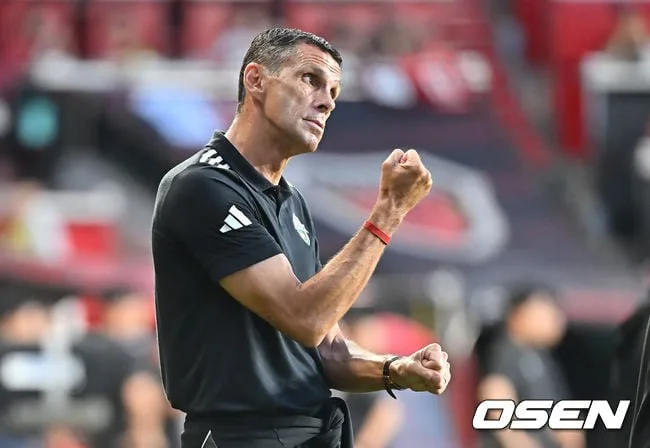 '한국 임시 감독 서류 탈락' 포옛, 해외 러브콜 폭발...알제리·폴란드·남아공이 노린다