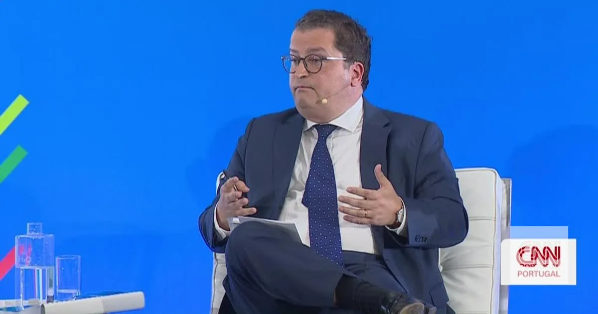 "A lei do arrendamento vai-nos permitir ter mais oferta e moderar o crescimento dos preços" na habitação, diz ministro das Finanças