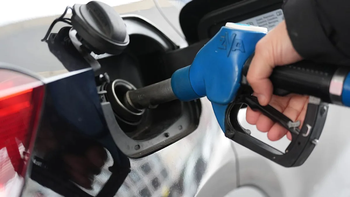 Autofahrern drohen weitere Preissprünge - Spritpreis-Rekord! Wie teuer es noch wird