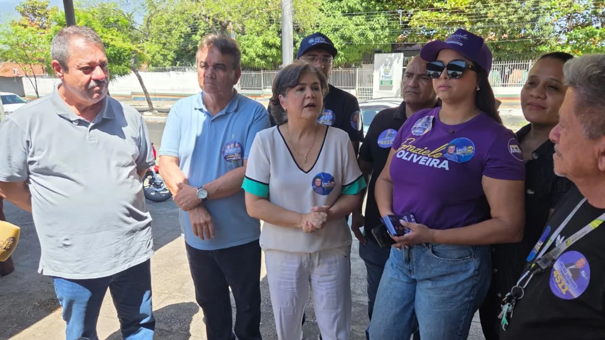 Lúcia Santos promete melhorar infraestrutura para gerar emprego e renda durante caminhada em Teresina