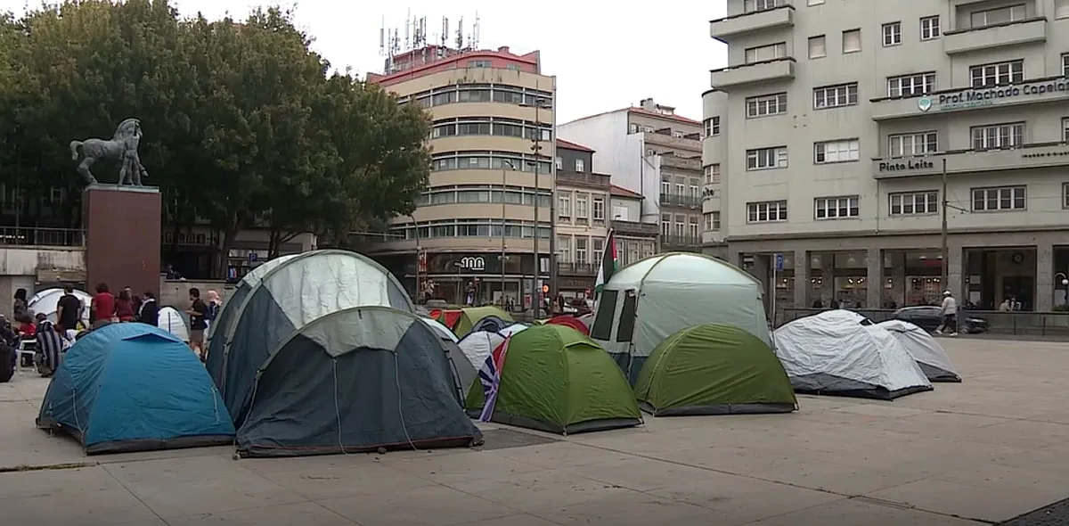 Acampada no Porto: “Chega desta merda, queremos rendas acessíveis”