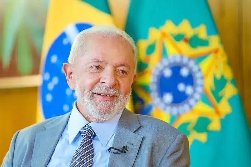 Lula amplia vantagem em segmento decisivo do eleitorado, aponta pesquisa