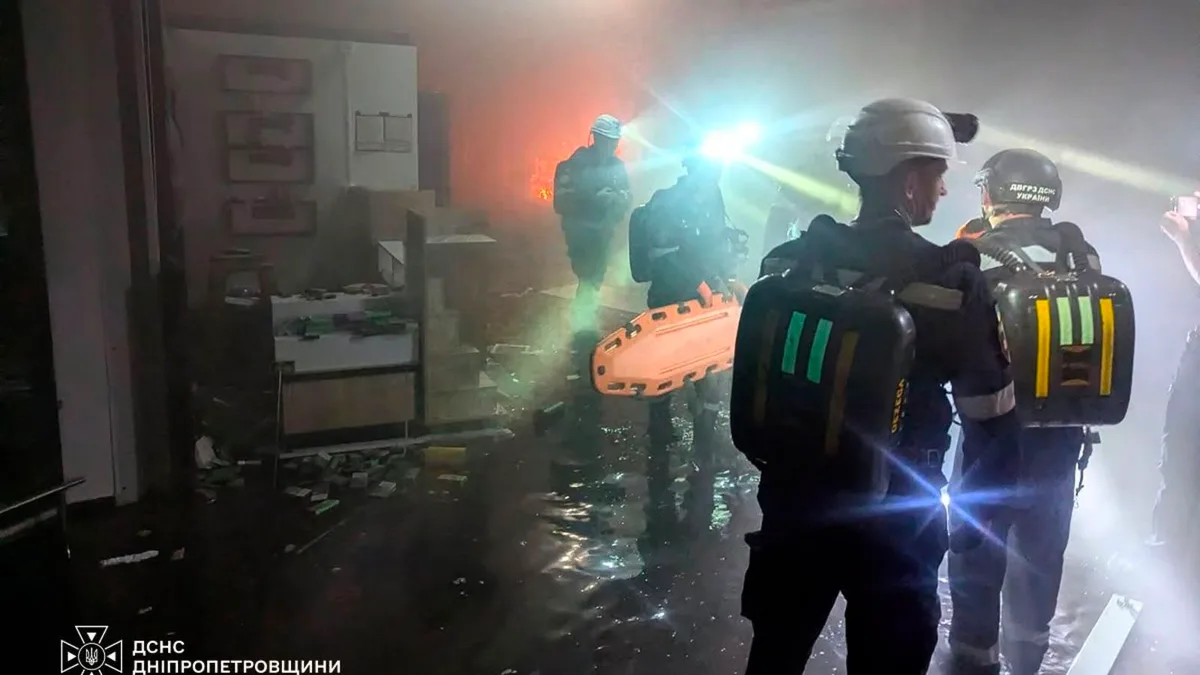 Al menos 14 muertos y 121 heridos en ataque ruso contra un centro comercial en Ucrania