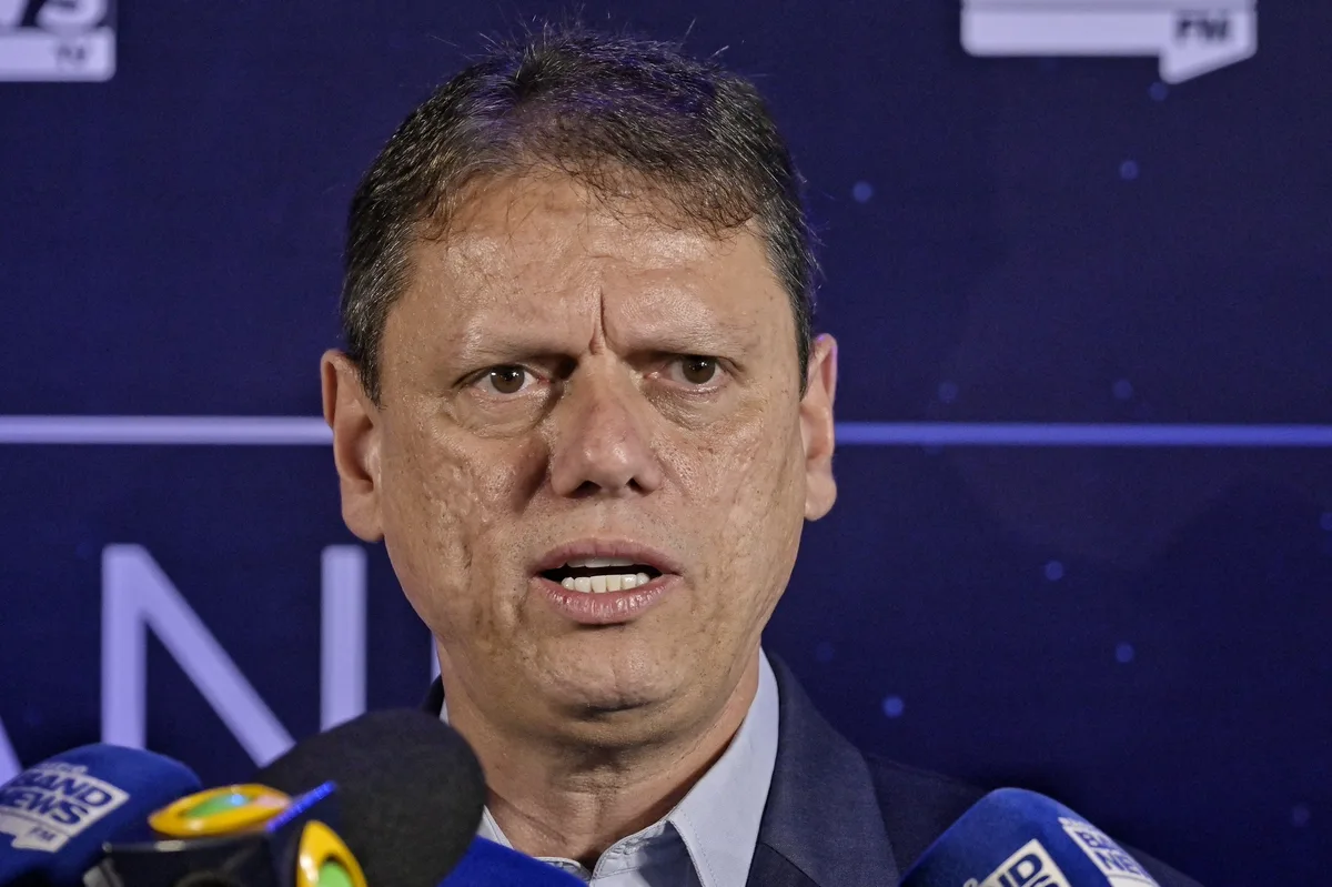 Em gesto institucional, Tarcísio sai em defesa de Marina Silva após episódio na capital