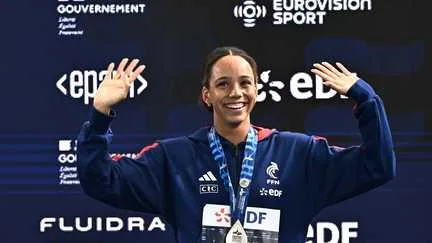 Comment Mary-Ambre Moluh est passée en quelques semaines d'une jeune pépite de la natation française à une cador du dos européen