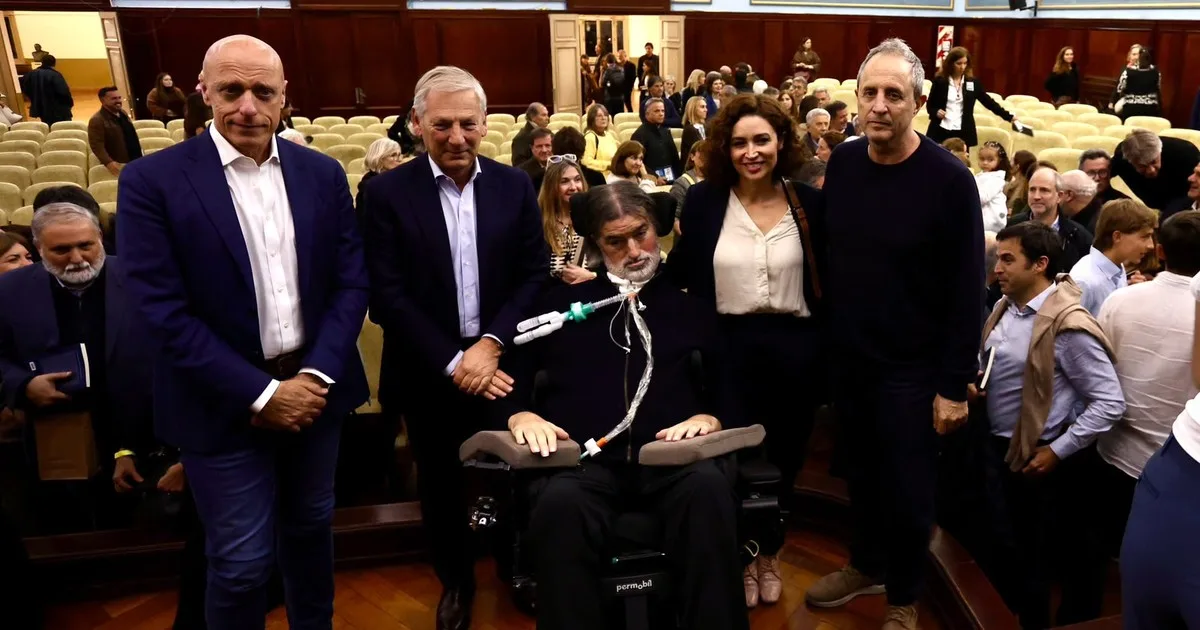 Esteban Bullrich presentó su nuevo libro en la UBA, rodeado de periodistas y dirigentes