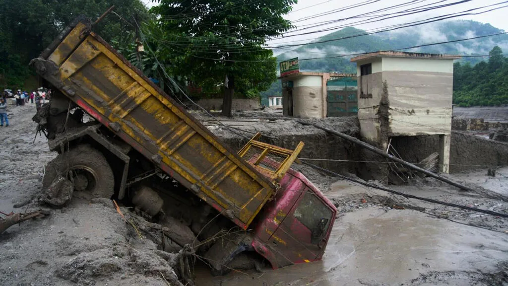 Comment un «tsunami des montagnes» a provoqué la crue meurtrière au Népal et au Tibet