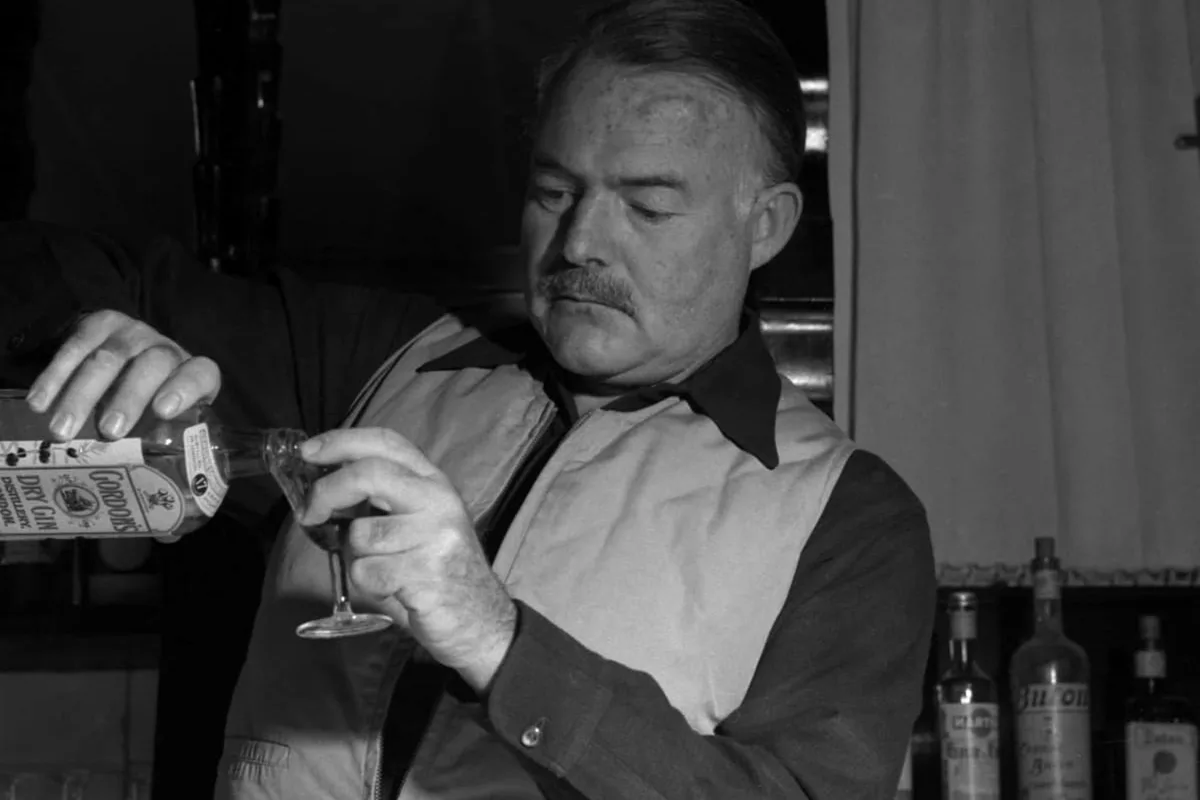 Ernest Hemingway: “El mundo nos rompe a todos y, después, muchos son fuertes en los lugares rotos”