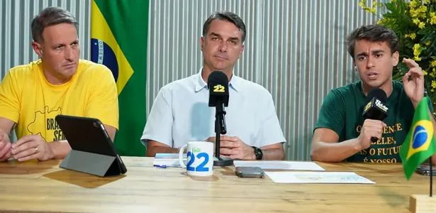 Em live, Flávio ignora fim da 6x1 e foca em redução de maioridade penal