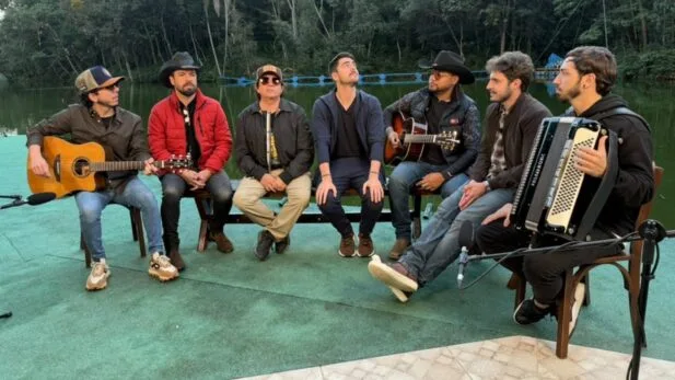 Perto de estreia na Record, João Augusto Liberato atualiza relação com a família e revela real motivo de venda de mansão simbólica Foto: Lhu Ramalho