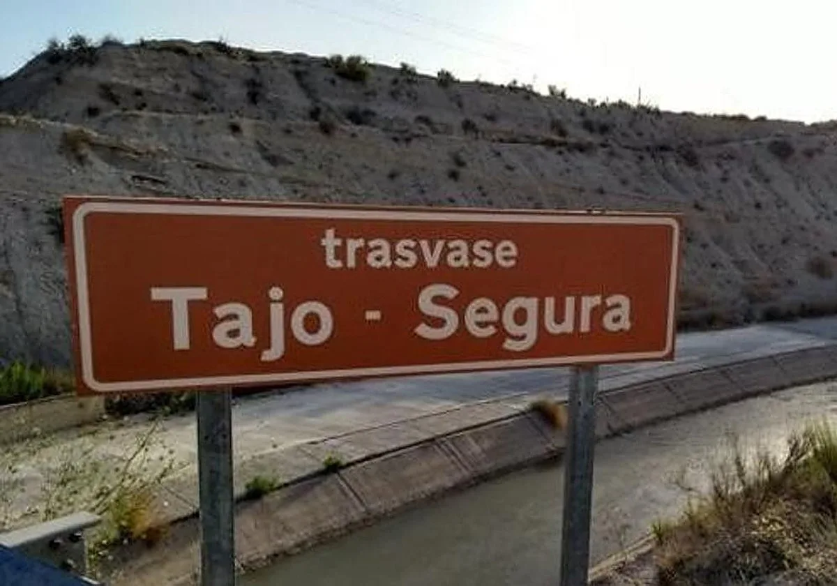 El PSOE llevará a las Cortes una iniciativa para «blindar» el agua y exige a Núñez que rompa con Génova