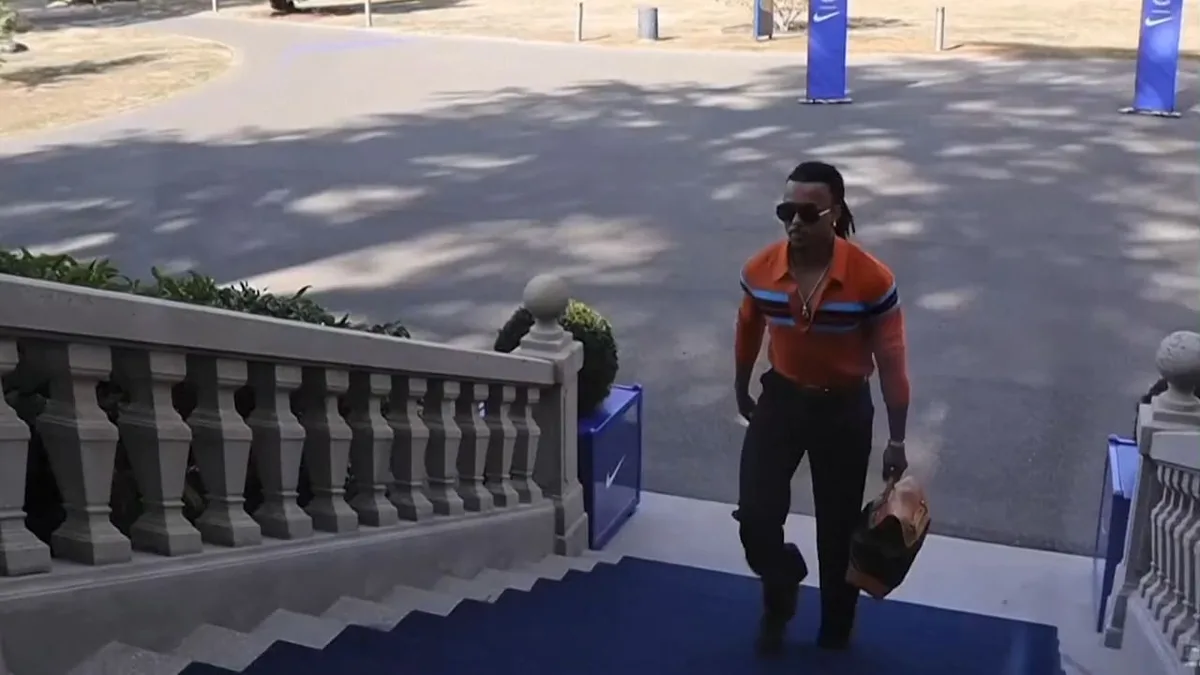 Olise, Upamecano & Co. - Ankunft der Frankreich-Stars wird zur Modenschau