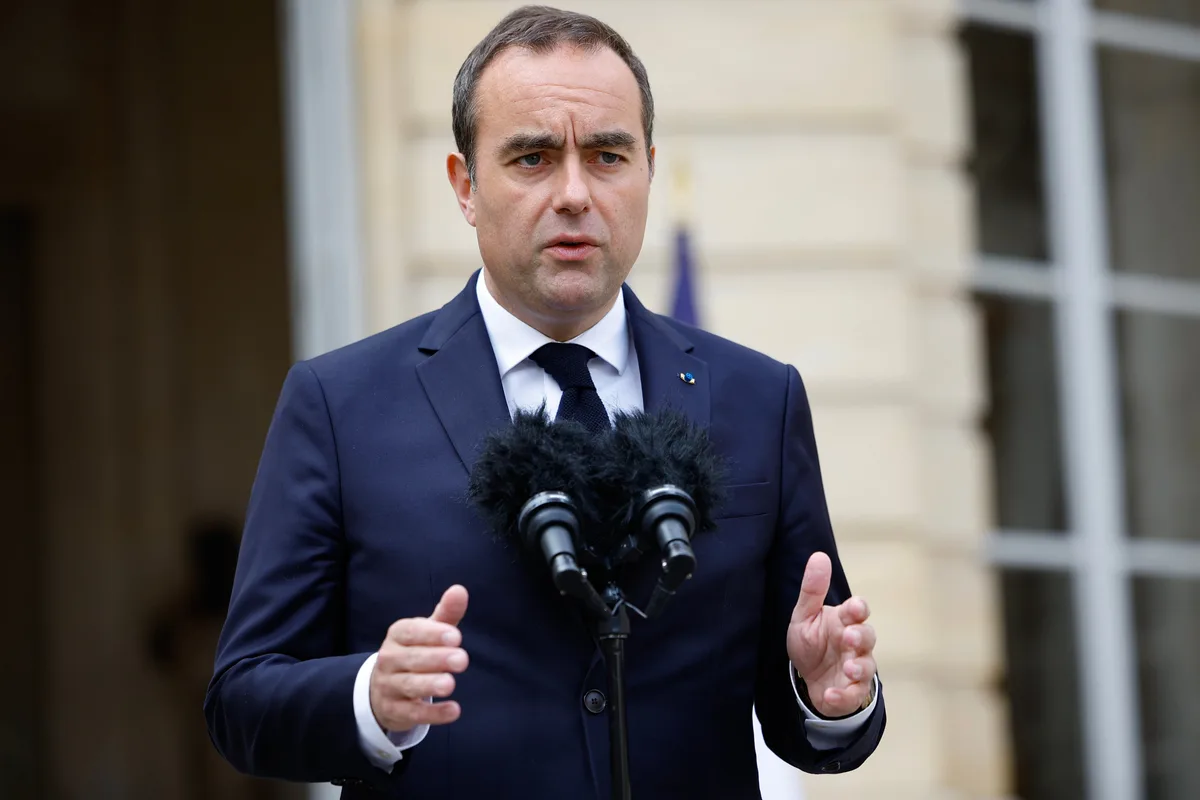 El Gobierno francés propuso un ajuste fiscal de 54.000 millones de euros para reducir el déficit en 2027