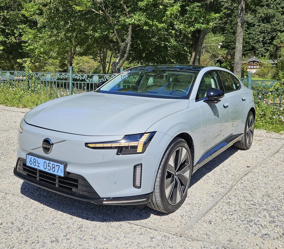 [시승기] 세단 안락함에 SUV 실용성 갖췄다… 패밀리카 장점 살린 볼보 ES90