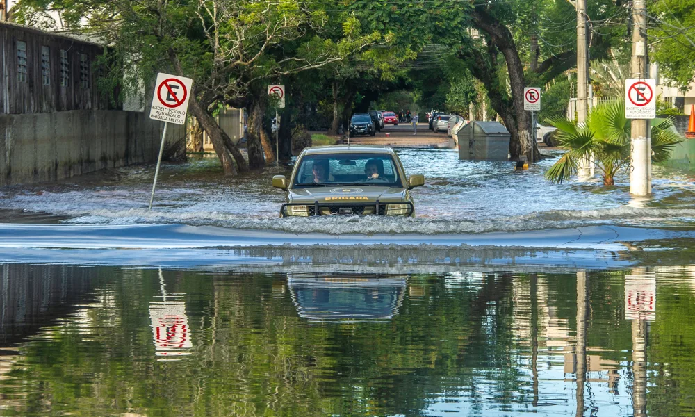 Defesa Civil emite alerta para risco de inundação em Porto Alegre
