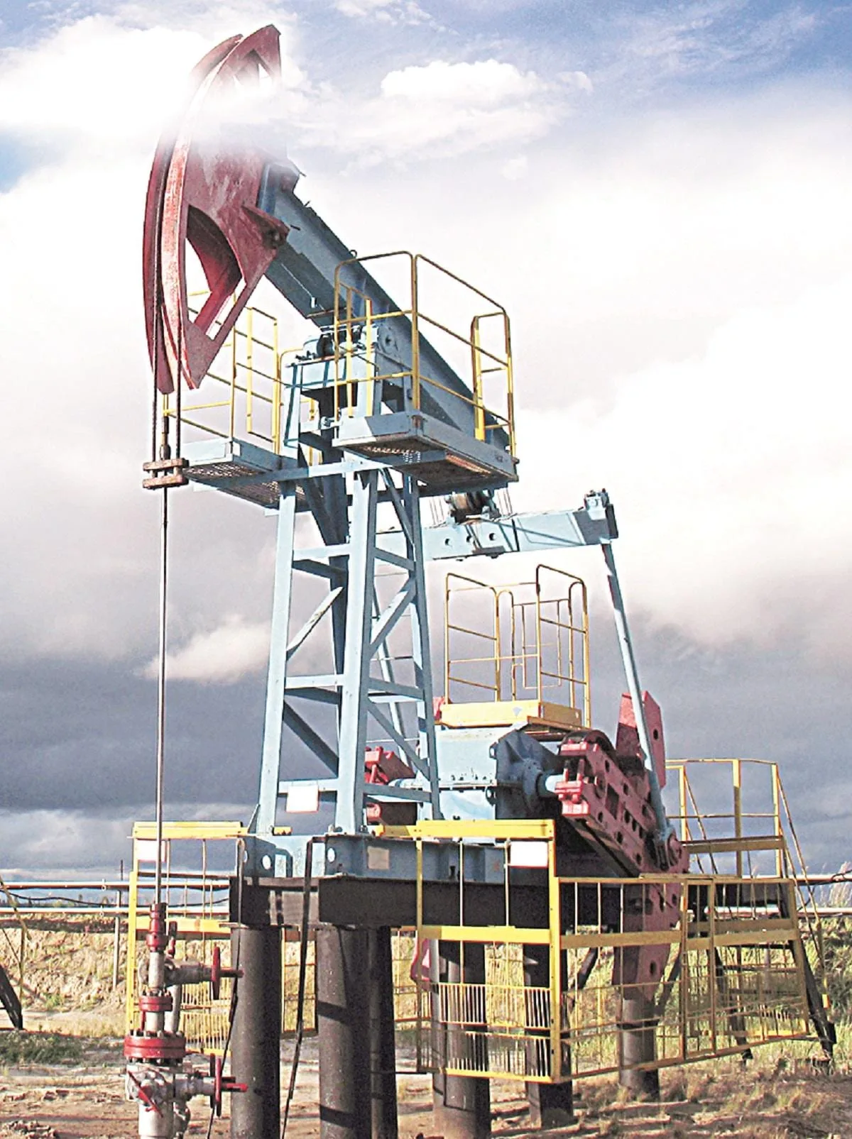 Oil prices extend losses on hopes of easing West Asia supply woes