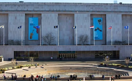 Trump pide instalar estatua gigante de George Washington en el Smithsonian; "es el mayor héroe de EU", afirma