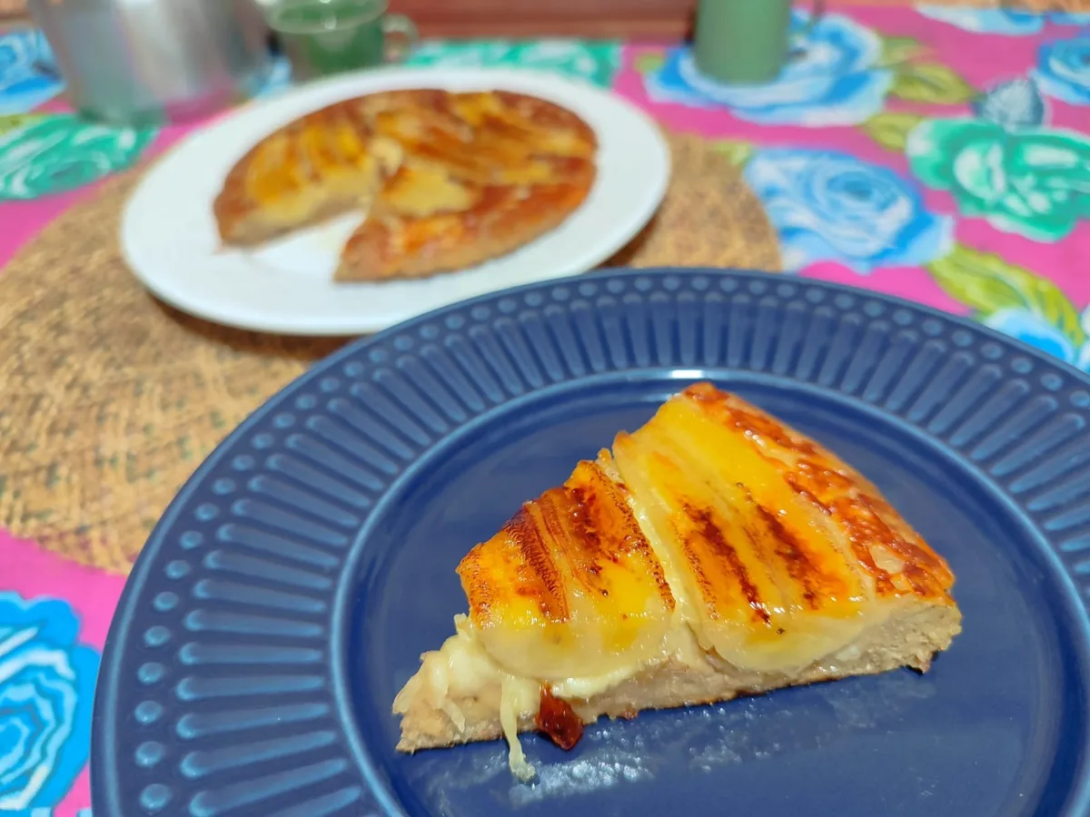 Aprenda a fazer panqueca de banana com aveia e queijo coalho