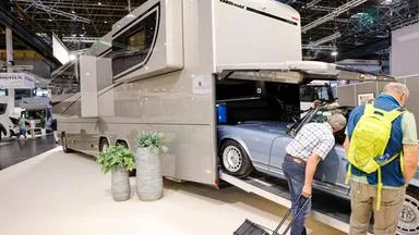 Tausende bei Wohnmobil-Messe in Düsseldorf