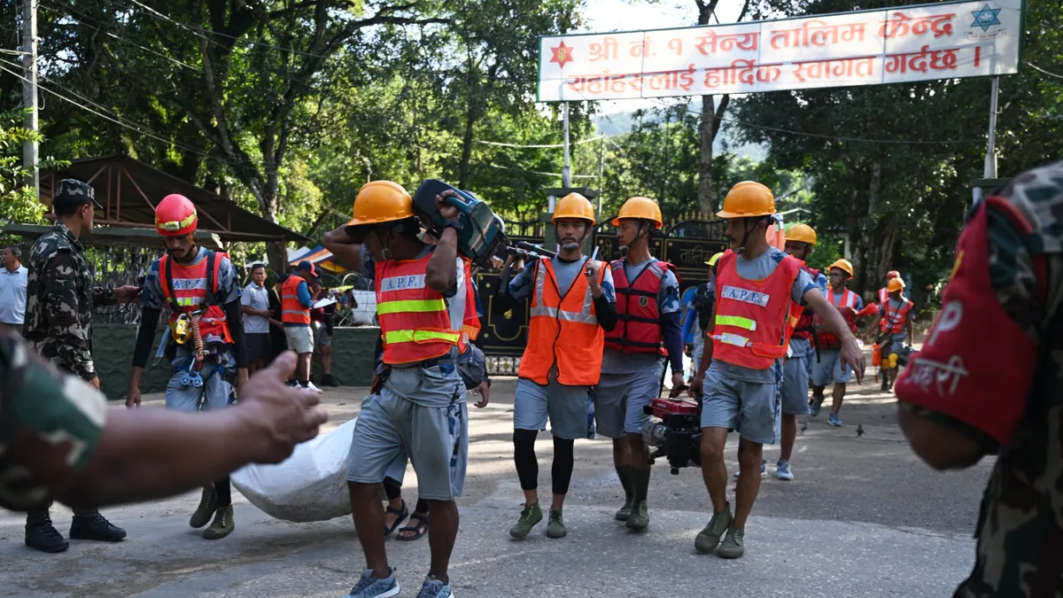 DIRECT. Crue au Népal: au moins 472 morts, une centaine d'ouvriers coincés dans un tunnel en cours d'évacuation