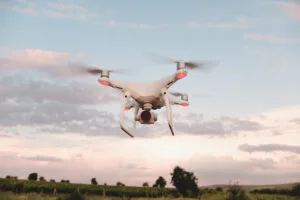 Pesquisa mineral com drone depende de autorização do dono da terra