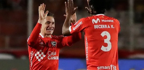 Falha, golaço e mais: veja lances da goleada do Cienciano sobre o Botafogo