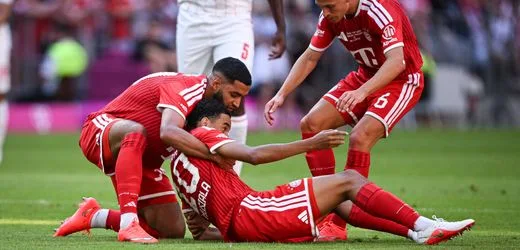 Jamal Musiala: Bayern-Star bricht bei Testspielsieg gegen RB Leipzig zusammen