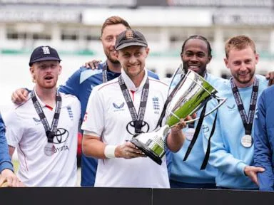 England overcomes early scare to win 3rd cricket test against Pakistan and sweep series