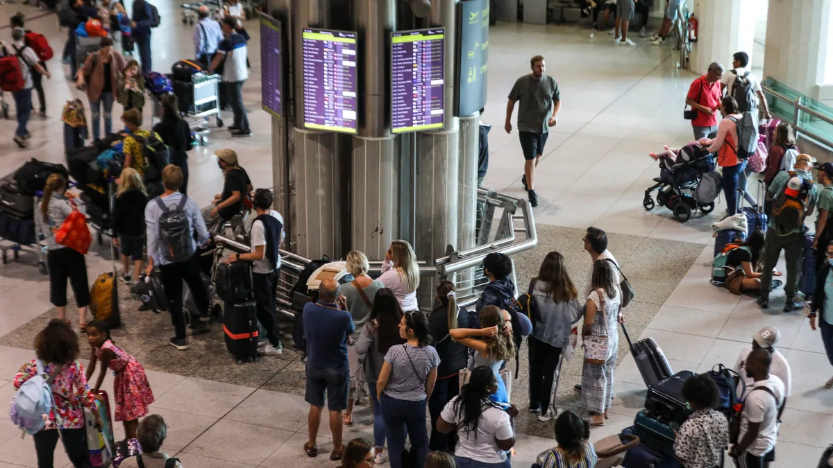 Movimento de passageiros nos aeroportos sobe 2% em agosto