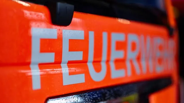 Brände: Wohnungsbrand in Buxtehude – Nachbar rettet Mann mit Leiter