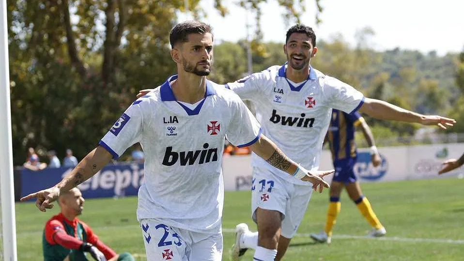 Bruninho decide: Belenenses bate Atlético e segue imparável na Liga 3
