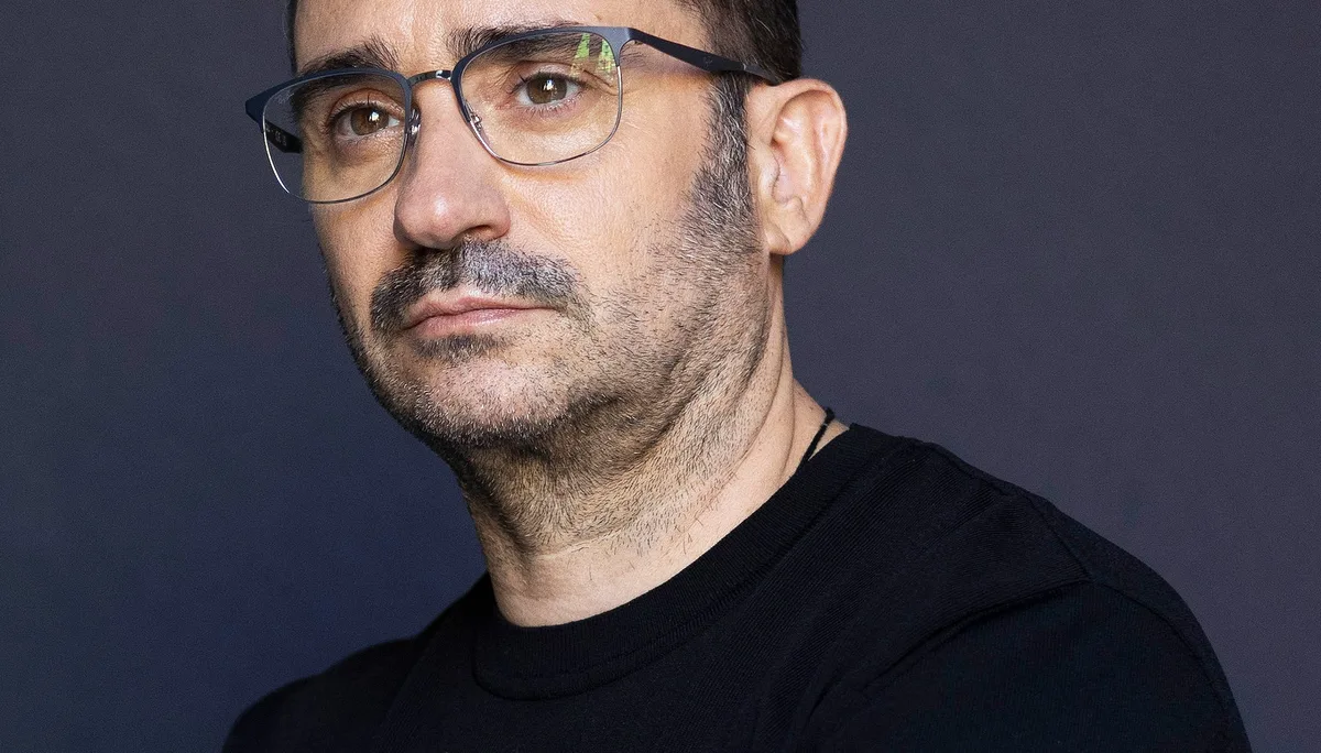 Juan Antonio Bayona, director de 'La sociedad de la nieve': "Uno de los 16 supervivientes nos dijo que teníamos que juntarles con los familiares de las víctimas para ver juntos la película"