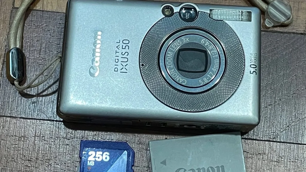 Vollgepackt mit Fotos - Kurios! Flohmarkt-Kamera findet zu Besitzern zurück