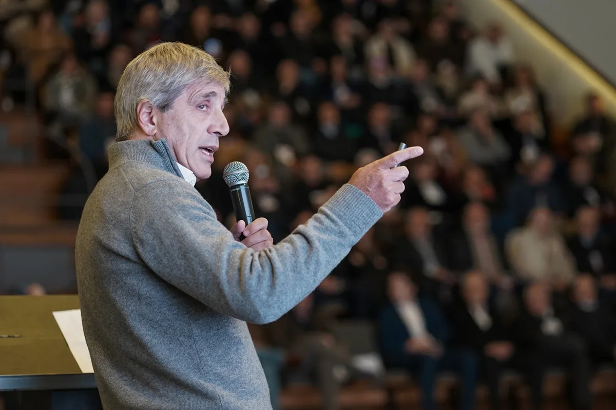 Diputados: el peronismo exigió interpelar a Caputo por los fondos viales y planteó coparticipar el impuesto a las provincias
