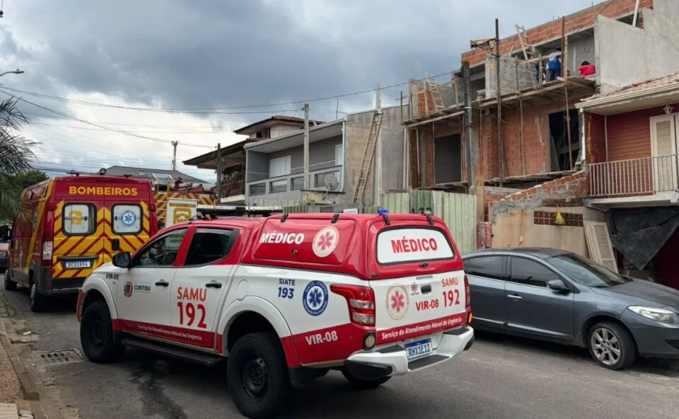 Homem passa mal e cai durante trabalho em obra em Curitiba; bombeiros alertam para importância da hidratação