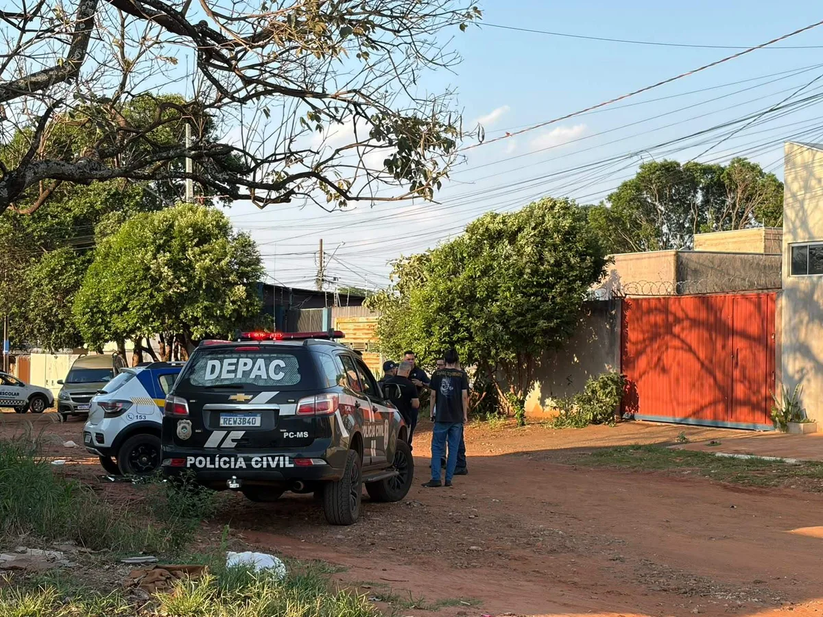 Homem é esfaqueado por colega de trabalho, corre para pedir socorro e morre