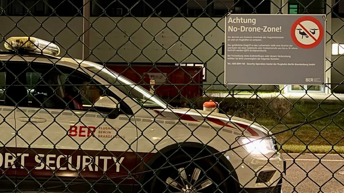Maschinen teils umgeleitet - Drohnen-Alarm am Berliner Flughafen